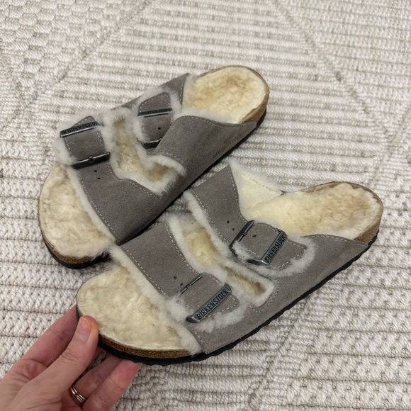 Birkenstock Women's Arizona
Shearling Sandal - Picture 4 of 9